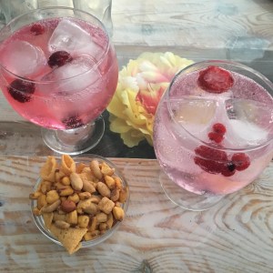 Kim en Wendy, Ik Vertrek, Las dos hermanas, Bed and breakfast