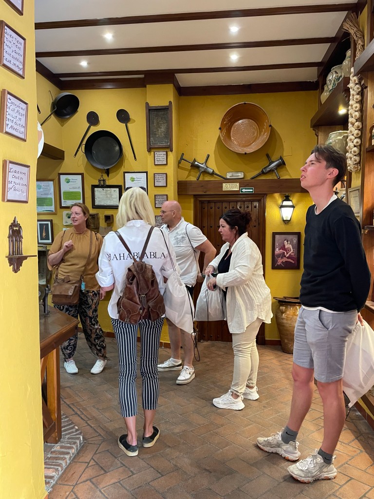 Kim_en_Wendy, Margriet, Spaanse taalreis, Iznajar, Olga, dochters, taal_en_cultuur_reis, Las_dos_hermanas, Andalusië, Andalusie, Malaga, Málaga, Kim, Wendy, Spaanse_cursus, Spaans_leren_in_Spanje, Mundo_hispanico, Mundohispanico, Cursus_Spaans,